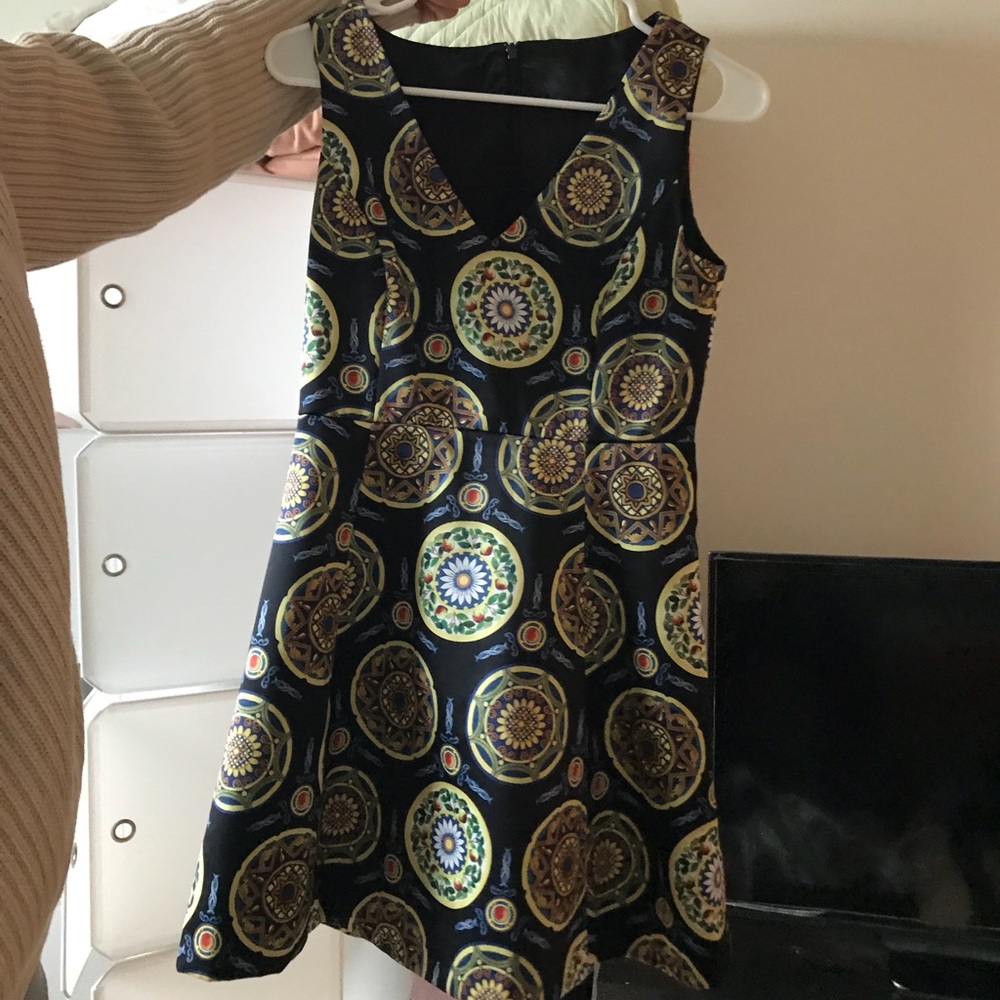 Ethnic style short skinny silk dress.